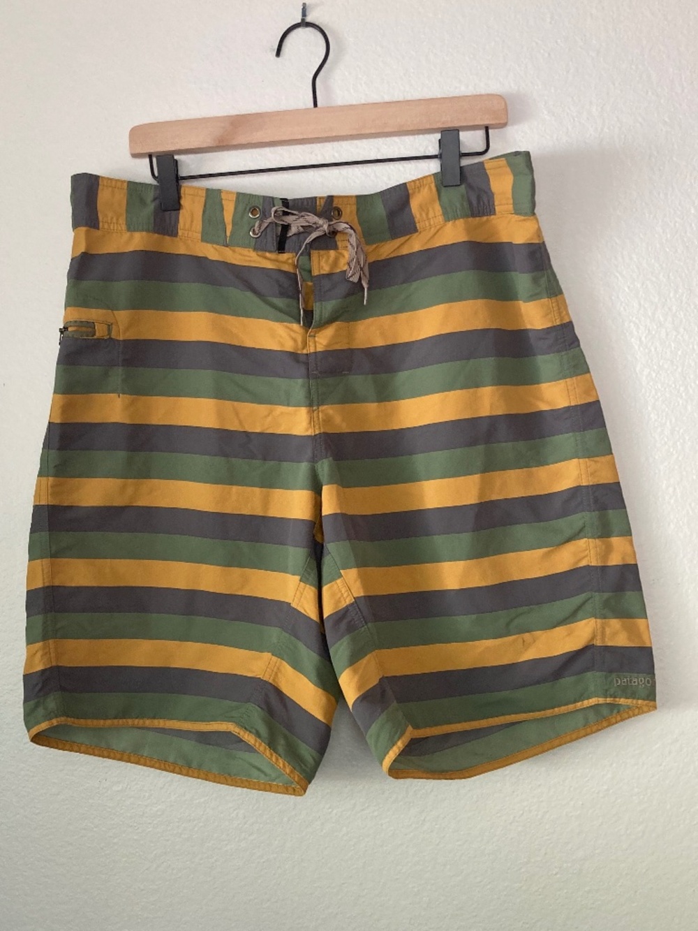 Patagonia Board Shorts Striped Zip Pocket Swim Trunks 10" Inseam Mens Size 36